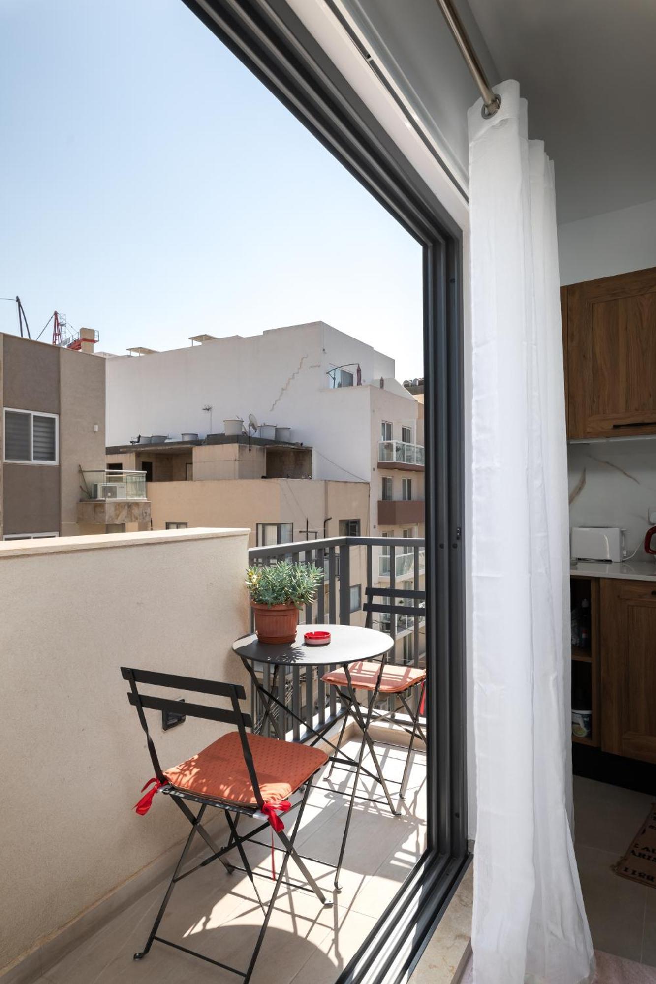 Modern 2Br Stylish Apartment With 2 Balconies - Close To St Julian'S & Sliema & Yacht Marina Pietà Εξωτερικό φωτογραφία
